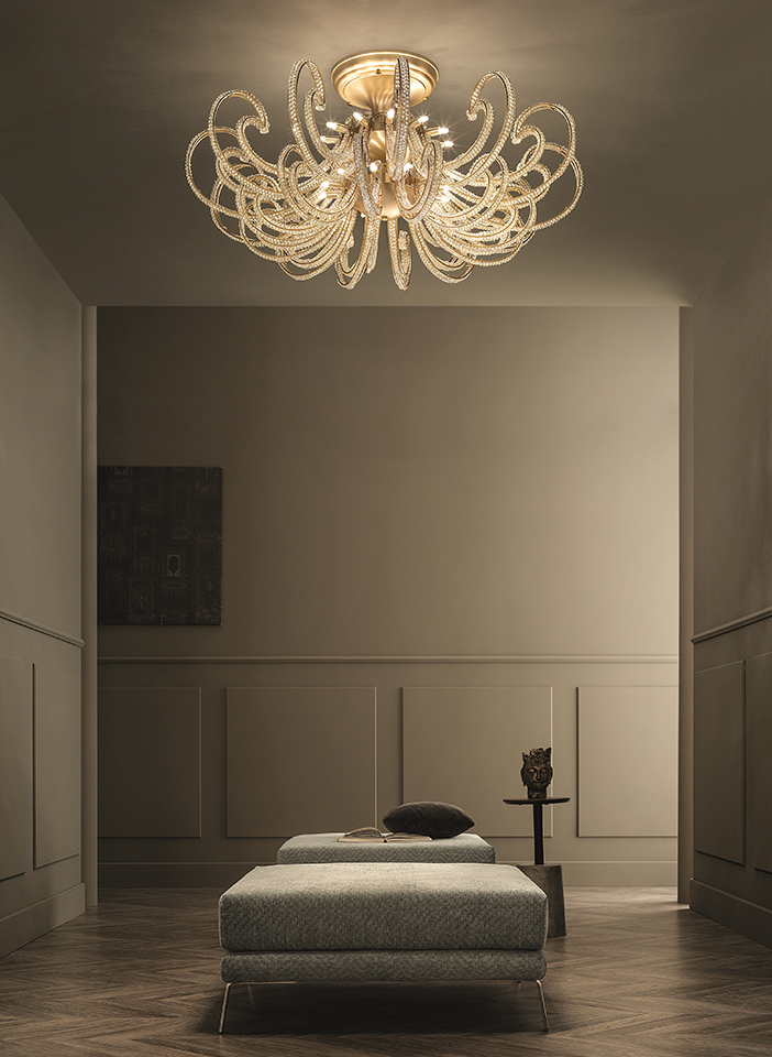 Metal structure, crystal spheres. Satin fabric lamp shades.|Metal structure, crystal spheres. Satin fabric lamp shades.