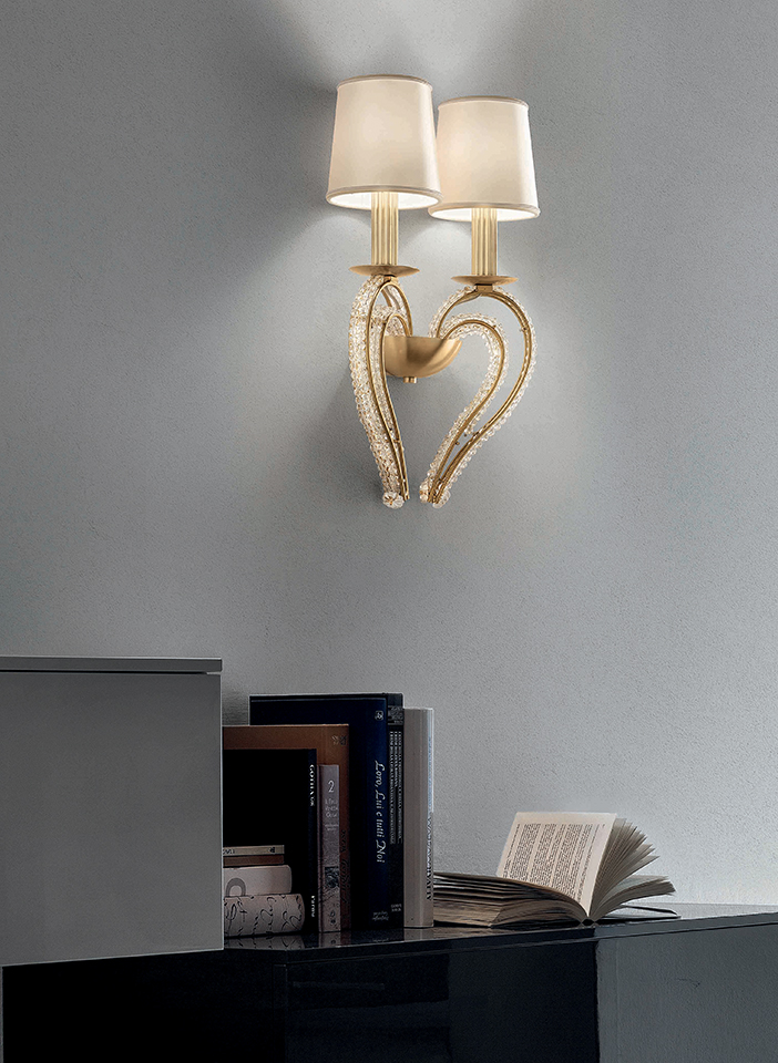 Metal structure, crystal spheres. Satin fabric lamp shades.|Metal structure, crystal spheres. Satin fabric lamp shades.