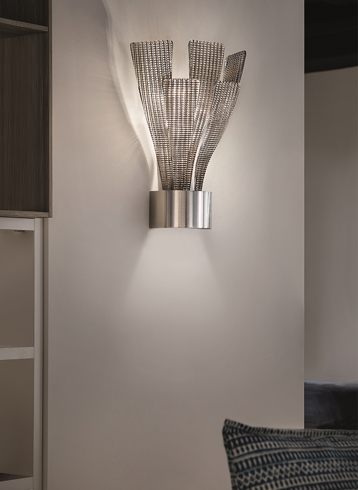 Metal structure. Cups, leaves and pendants in hand-crafted Venetian glass