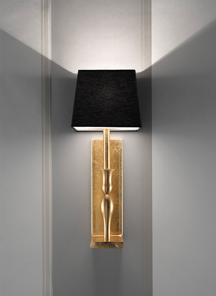 Metal structure painted or decorated with gold leaf and lamp shade in precious bonded fabric.